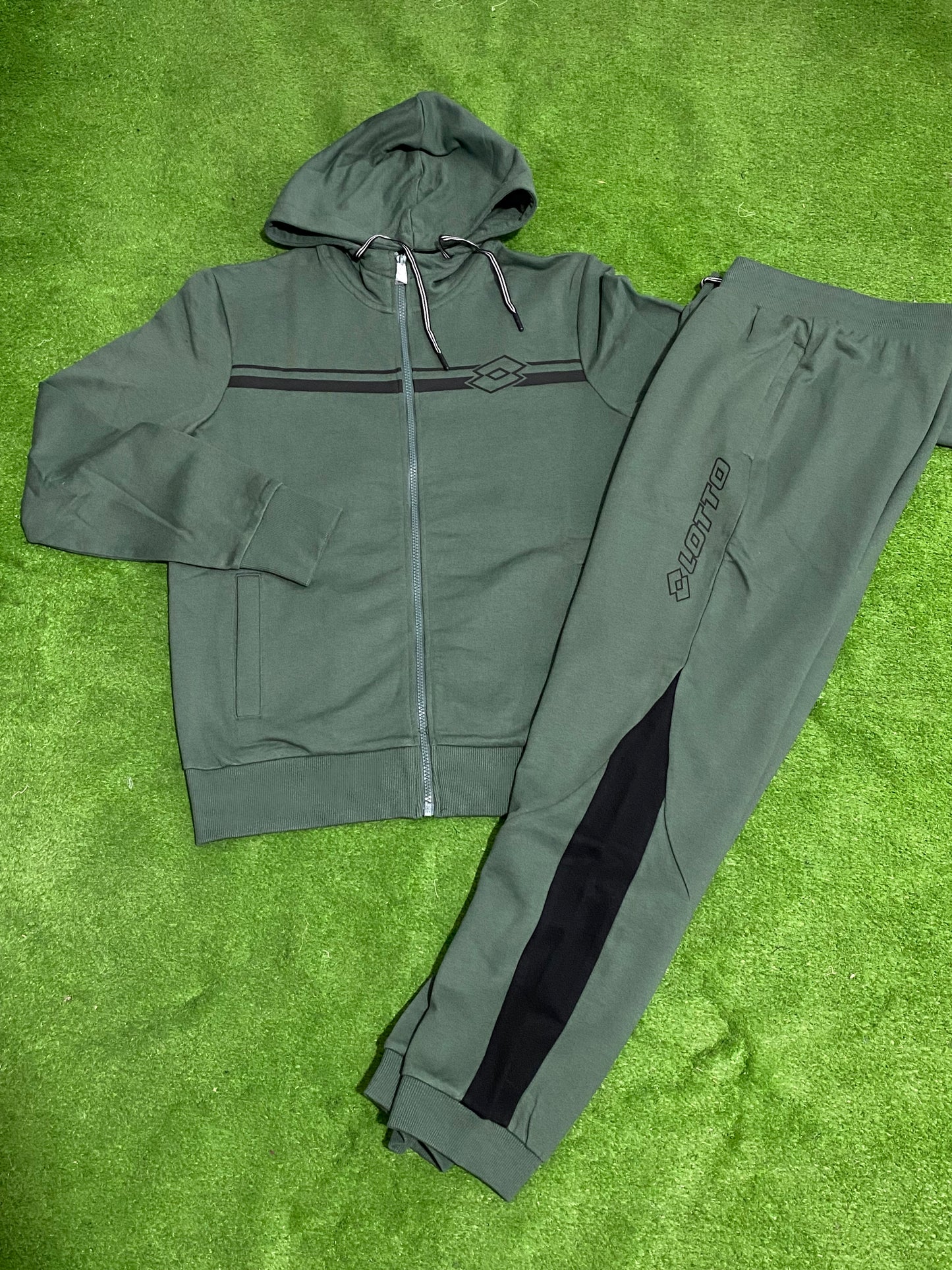 Lotto Ensemble Capuche 1